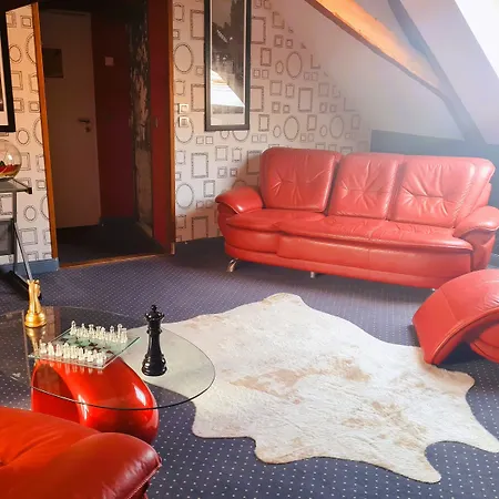 מלון Chatellerie De Schoebeque 4*